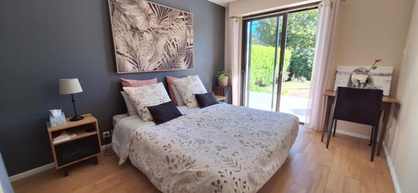 Jolie contemporaine de plain-pied, 151 m², 4 chambres, ayant un gîte de 52 m² !