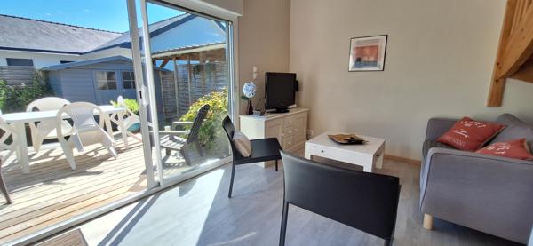 Jolie contemporaine de plain-pied, 151 m², 4 chambres, ayant un gîte de 52 m² !