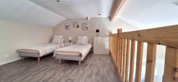 Jolie contemporaine de plain-pied, 151 m², 4 chambres, ayant un gîte de 52 m² !