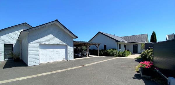 Jolie contemporaine de plain-pied, 151 m², 4 chambres, ayant un gîte de 52 m² !