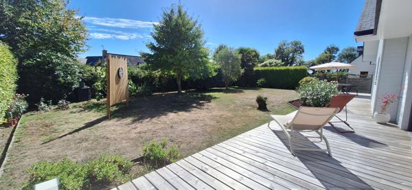 Jolie contemporaine de plain-pied, 151 m², 4 chambres, ayant un gîte de 52 m² !