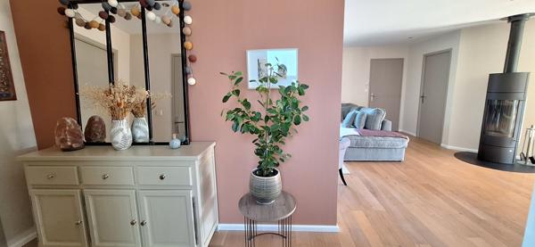 Jolie contemporaine de plain-pied, 151 m², 4 chambres, ayant un gîte de 52 m² !