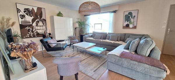 Jolie contemporaine de plain-pied, 151 m², 4 chambres, ayant un gîte de 52 m² !