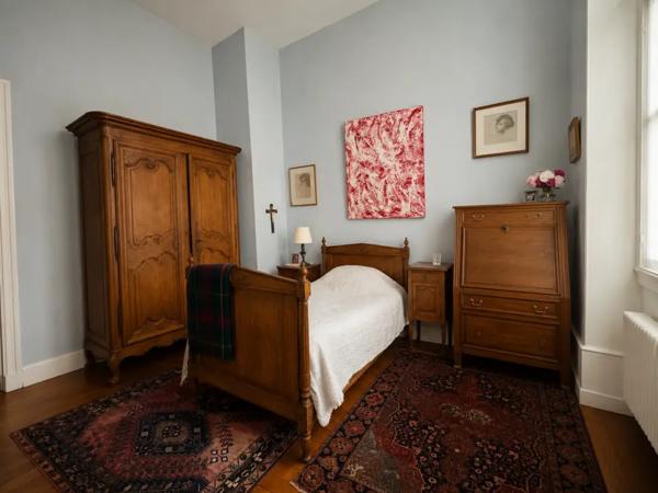 BOURGES HYPERCENTRE -- RARE APPARTEMENT DANS UN HÔTEL PARTICU