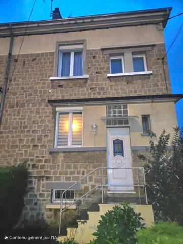 Maison mitoyenne d'un coté rénovée avec garage et terrain