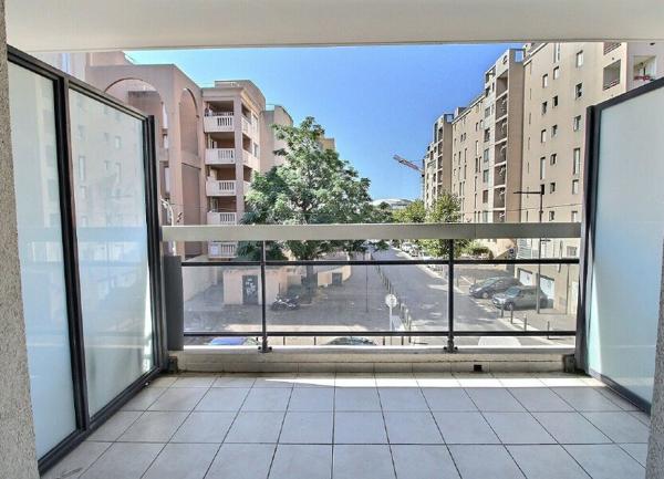 Appartement à vendre    1 pièce • 25 m2 Marseille 10
