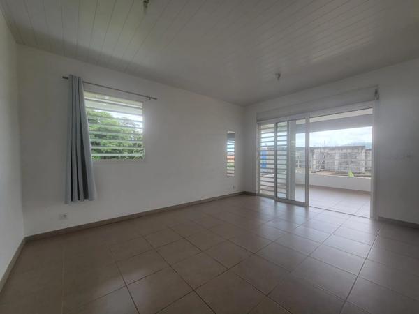 APPARTEMENT T2 AVEC GRANDE TERRASSE À RÉMIRE-MONTJOLY