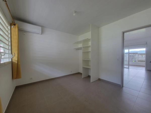 APPARTEMENT T2 AVEC GRANDE TERRASSE À RÉMIRE-MONTJOLY