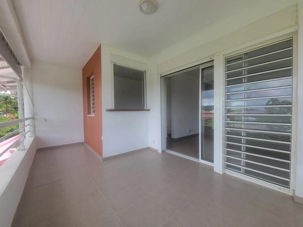 APPARTEMENT T2 AVEC GRANDE TERRASSE À RÉMIRE-MONTJOLY