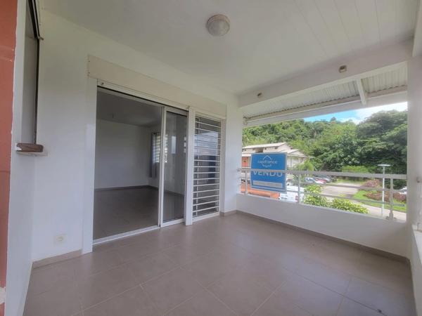 APPARTEMENT T2 AVEC GRANDE TERRASSE À RÉMIRE-MONTJOLY