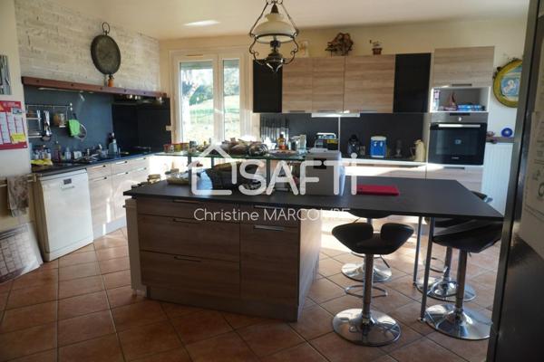 Deux logements en un, avec piscine et parc arboré