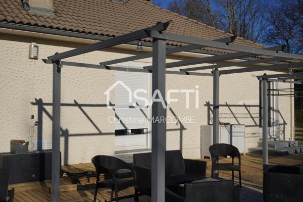 Deux logements en un, avec piscine et parc arboré