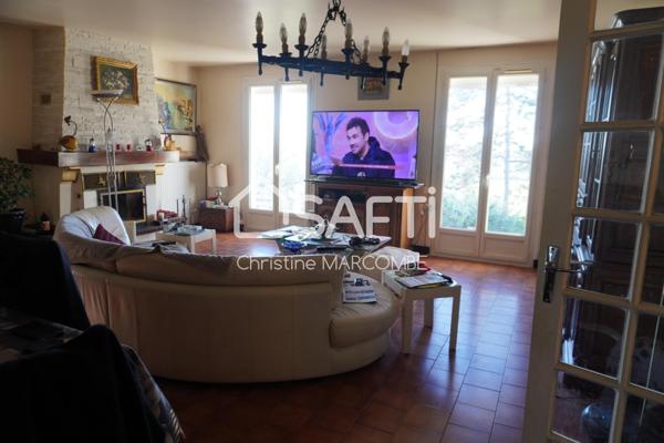 Deux logements en un, avec piscine et parc arboré