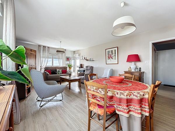 A VENDRE ANGERS Madeleine / Justices - Rare ! T3 rénové avec balcon, stationnement privatif et cave