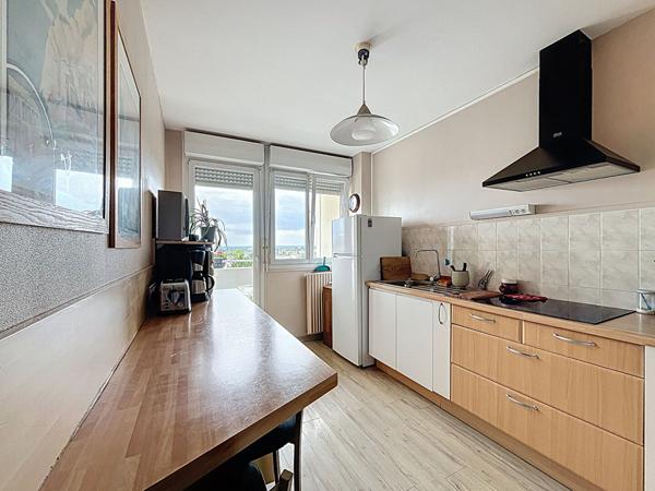 A VENDRE ANGERS Madeleine / Justices - Rare ! T3 rénové avec balcon, stationnement privatif et cave