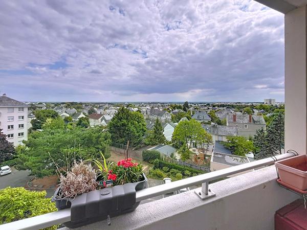 A VENDRE ANGERS Madeleine / Justices - Rare ! T3 rénové avec balcon, stationnement privatif et cave