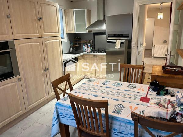 Maison d’environ 80 m2 avec 2 chambres sur une parcelle de 400m2