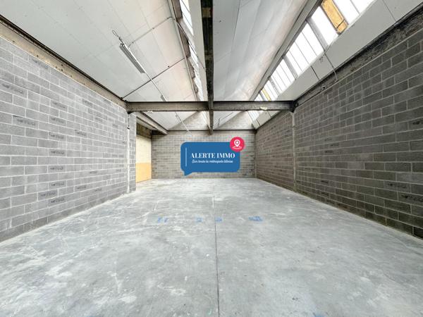 Dans un ensemble immobier: Hangar de 116,4 m2