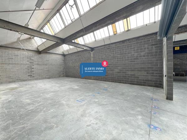 Dans un ensemble immobier: Hangar de 116,4 m2