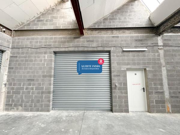 Dans un ensemble immobier: Hangar de 116,4 m2