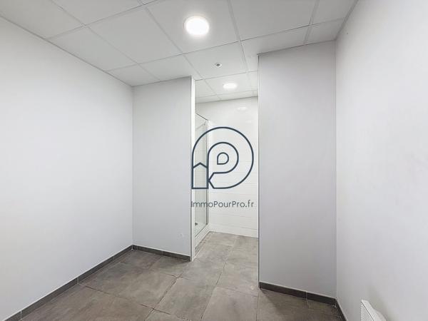📦 Entrepôt logistique de 2 673 m² sur terrain indépendant de 5 000 m² – Halluin (frontière belge)