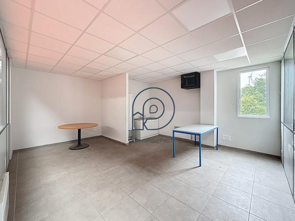 📦 Entrepôt logistique de 2 673 m² sur terrain indépendant de 5 000 m² – Halluin (frontière belge)