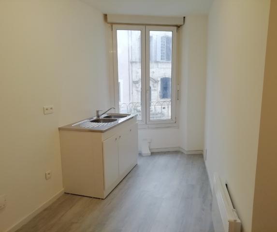 IMMEUBLE DE RAPPORT – PÉLISSANNE CENTRE  Rentabilité brute : 8,21 %