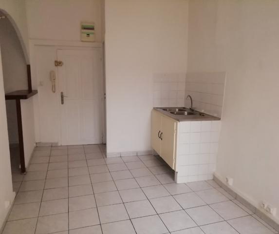 IMMEUBLE DE RAPPORT – PÉLISSANNE CENTRE  Rentabilité brute : 8,21 %