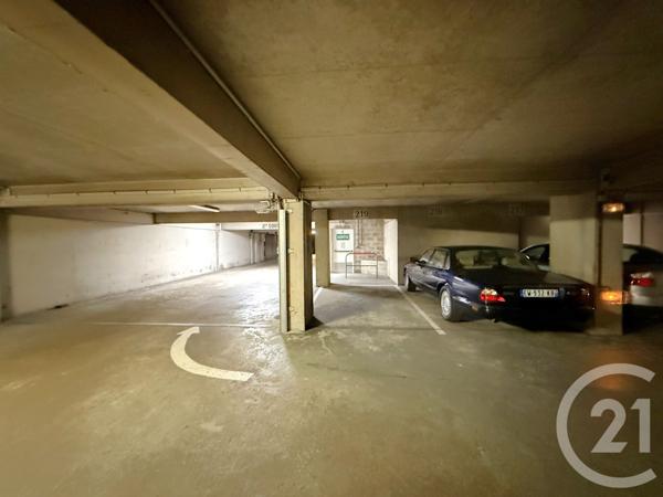 Parking à vendre  10,80 m2 PARIS - 75016