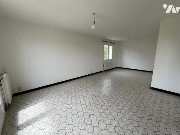 À vendre à ITEUIL(86240) – Maison sur sous-sol avec jardin clos
