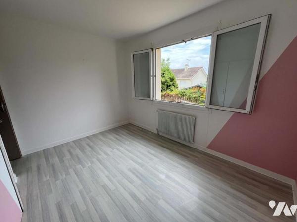 À vendre à ITEUIL(86240) – Maison sur sous-sol avec jardin clos