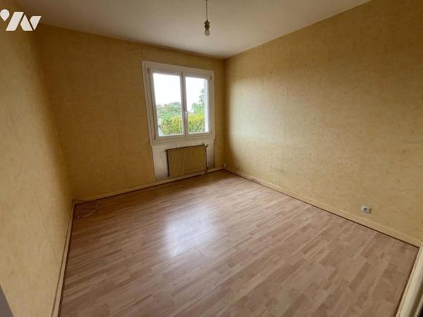 À vendre à ITEUIL(86240) – Maison sur sous-sol avec jardin clos