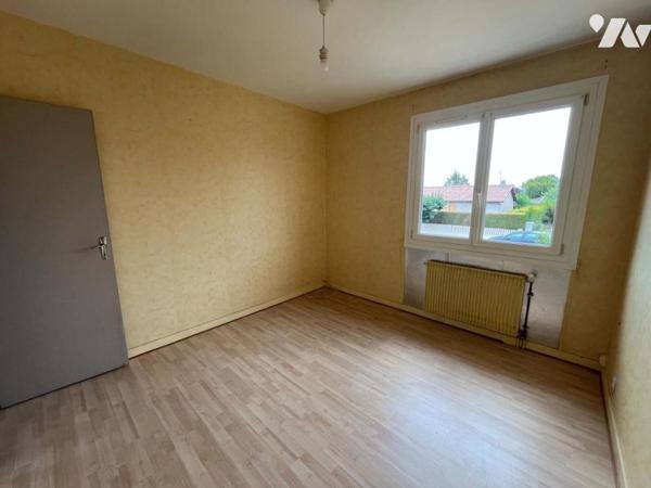 À vendre à ITEUIL(86240) – Maison sur sous-sol avec jardin clos