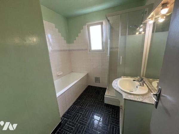 À vendre à ITEUIL(86240) – Maison sur sous-sol avec jardin clos