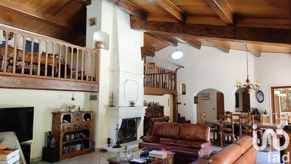 Maison traditionnelle 5 pièces de 178 m² à La Valette-du-Var (83160)