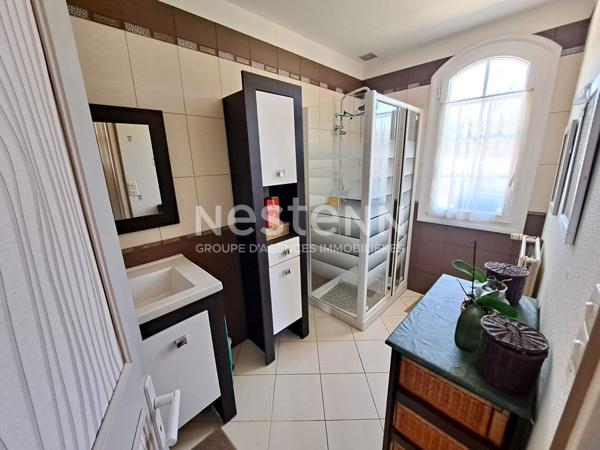 Maison 5 chambres située à Fontenay Le Comte avec parc, piscine et pool house