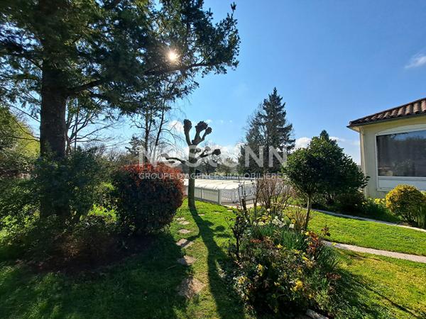 Maison 5 chambres située à Fontenay Le Comte avec parc, piscine et pool house