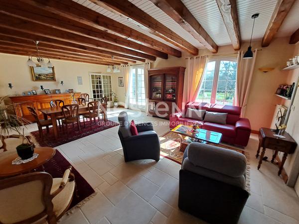 Maison 5 chambres située à Fontenay Le Comte avec parc, piscine et pool house