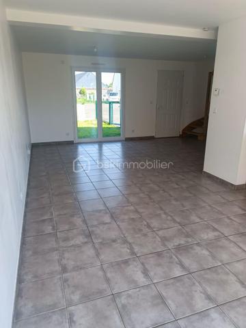 Vous recherchez une maison pour vous et votre famille ou pour un investissement locatif à Beuzeville ? Ce bien de 2017 est fait pour vous !!!

Située dans un lotissement au calme cette jolie maison vous propose : une entrée déréservant un séjour lumineux et traversant avec sa cuisine ouverte, son accès direct à la terrasse espace incontournable de vos repas et soirées en famille ou entre amis, une suite parentale avec salle d'eau et un W.C séparé.

Continuons la visite à l'étage avec un palier desservant trois belles et grandes chambres, une salle de bains et un W.C.

Terminons la visite par un garage attenant ainsi qu'un jardin de 500m2 environ entièrement clos.

***A VISITER SANS TARDER ***

Les +++ : Au calme, proximité commerces, écoles et à proximité des grands axes.
Garantie décennal, chauffage au sol et pompe à chaleur.

Besoin de plus d'informations ? Vous souhaitez faire estimer votre bien ? Je suis à votre disposition 7j/7 pour vous offrir un service SUR MESURE
Cette annonce référence 328087 vous est présentée par votre agent commercial BSK Immobilier SANDRINE DECAUX (EI) immatriculé au RSAC de LISIEUX (14100) sous le numéro 89794816200010.