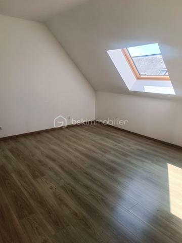 Vous recherchez une maison pour vous et votre famille ou pour un investissement locatif à Beuzeville ? Ce bien de 2017 est fait pour vous !!!

Située dans un lotissement au calme cette jolie maison vous propose : une entrée déréservant un séjour lumineux et traversant avec sa cuisine ouverte, son accès direct à la terrasse espace incontournable de vos repas et soirées en famille ou entre amis, une suite parentale avec salle d'eau et un W.C séparé.

Continuons la visite à l'étage avec un palier desservant trois belles et grandes chambres, une salle de bains et un W.C.

Terminons la visite par un garage attenant ainsi qu'un jardin de 500m2 environ entièrement clos.

***A VISITER SANS TARDER ***

Les +++ : Au calme, proximité commerces, écoles et à proximité des grands axes.
Garantie décennal, chauffage au sol et pompe à chaleur.

Besoin de plus d'informations ? Vous souhaitez faire estimer votre bien ? Je suis à votre disposition 7j/7 pour vous offrir un service SUR MESURE
Cette annonce référence 328087 vous est présentée par votre agent commercial BSK Immobilier SANDRINE DECAUX (EI) immatriculé au RSAC de LISIEUX (14100) sous le numéro 89794816200010.