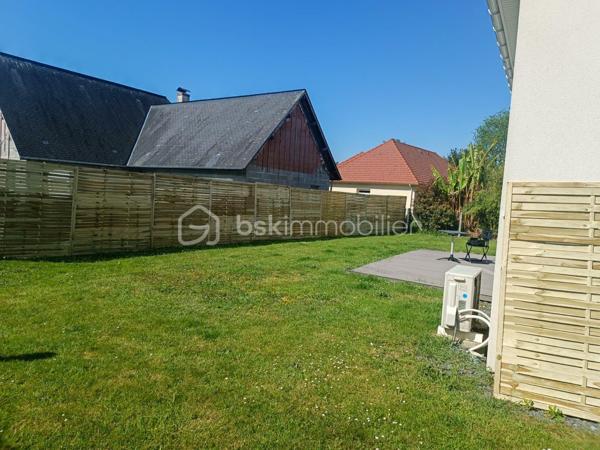 Vous recherchez une maison pour vous et votre famille ou pour un investissement locatif à Beuzeville ? Ce bien de 2017 est fait pour vous !!!

Située dans un lotissement au calme cette jolie maison vous propose : une entrée déréservant un séjour lumineux et traversant avec sa cuisine ouverte, son accès direct à la terrasse espace incontournable de vos repas et soirées en famille ou entre amis, une suite parentale avec salle d'eau et un W.C séparé.

Continuons la visite à l'étage avec un palier desservant trois belles et grandes chambres, une salle de bains et un W.C.

Terminons la visite par un garage attenant ainsi qu'un jardin de 500m2 environ entièrement clos.

***A VISITER SANS TARDER ***

Les +++ : Au calme, proximité commerces, écoles et à proximité des grands axes.
Garantie décennal, chauffage au sol et pompe à chaleur.

Besoin de plus d'informations ? Vous souhaitez faire estimer votre bien ? Je suis à votre disposition 7j/7 pour vous offrir un service SUR MESURE
Cette annonce référence 328087 vous est présentée par votre agent commercial BSK Immobilier SANDRINE DECAUX (EI) immatriculé au RSAC de LISIEUX (14100) sous le numéro 89794816200010.