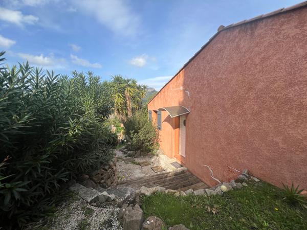 Toulon Est Maison de 90 m² avec 3 chambres et une Terrasse 50 m²