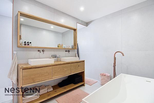 Maison contemporaine T5 d'exception de 2022 dans un environnement privilégié.