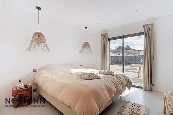 Maison contemporaine T5 d'exception de 2022 dans un environnement privilégié.