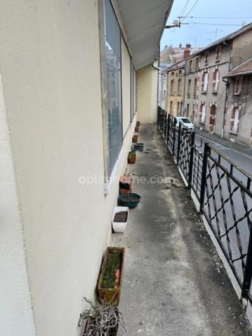 Maison à Etain avec 3 garages!