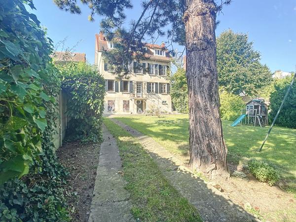 Maison d’époque au jardin extraordinaire de 1400m2 au coeur de ville