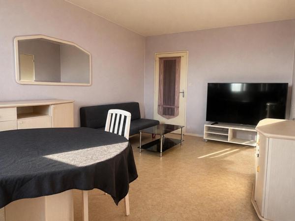 Appartement lumineux au dernier étage à Allonnes (72) – 2 chambres, balcon, cave