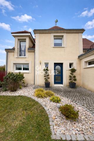 LAVANNES - EXCLUSIVITE - A VENDRE - Maison de type 6 avec jardin et garage double