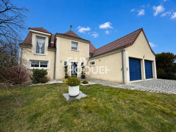 LAVANNES - EXCLUSIVITE - A VENDRE - Maison de type 6 avec jardin et garage double