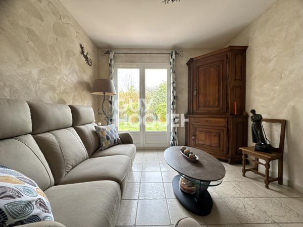 LAVANNES - EXCLUSIVITE - A VENDRE - Maison de type 6 avec jardin et garage double